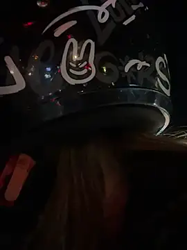 AriVelvet's cam snapshot