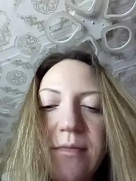 KattyLuuu's cam snapshot