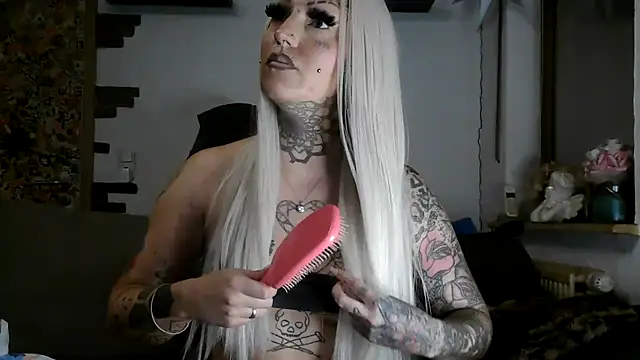 RoxxyInk's cam snapshot