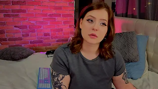 LinaQik live sex cam