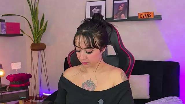 EmmyEvans1 live sex cam