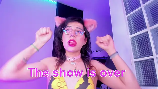 Sweet-SharoKitty live sex cam