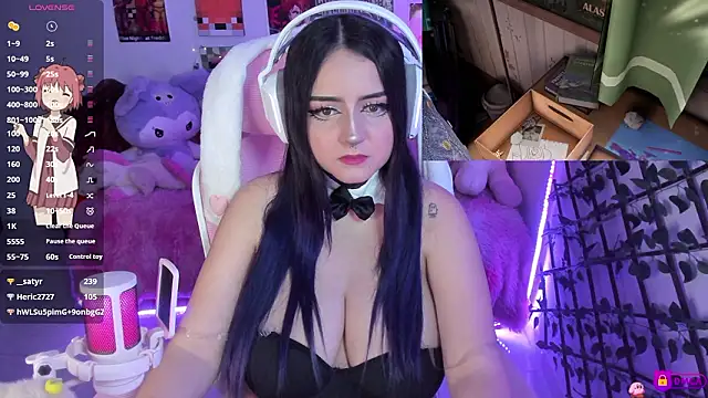 MaddyFooxx live sex cam