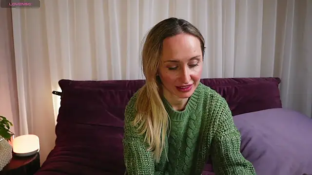 Emely_Moon's cam snapshot