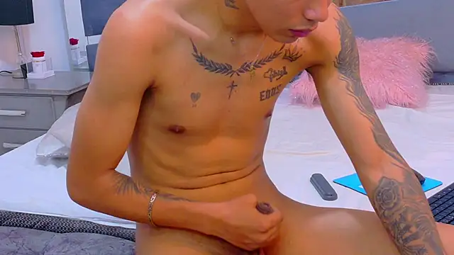 Scook_Gray_'s cam snapshot