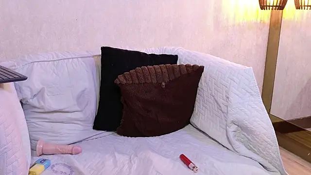 samanthaa_joness_'s cam snapshot