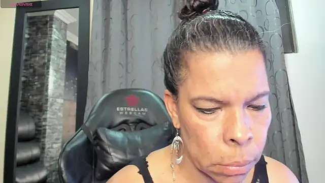 MilfBrenda's cam snapshot