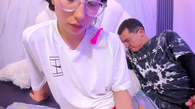 AnnieAndLeandro's cam snapshot