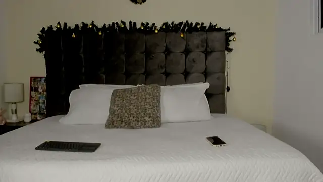 Mia_honey23's cam snapshot