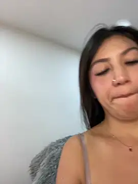 MiaJones21 live sex cam