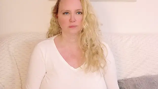 Sarah4you live sex cam