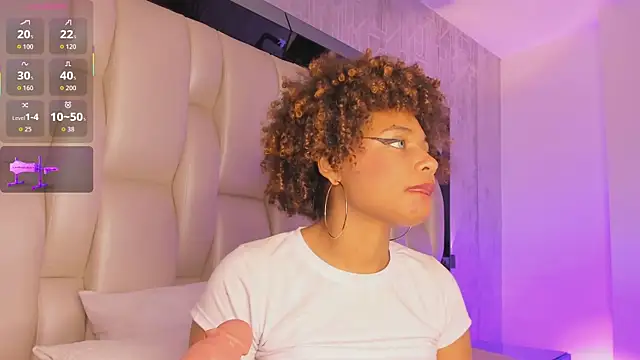 _CurlyGirl_'s cam snapshot