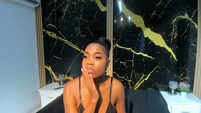 CarlieLyn's cam snapshot