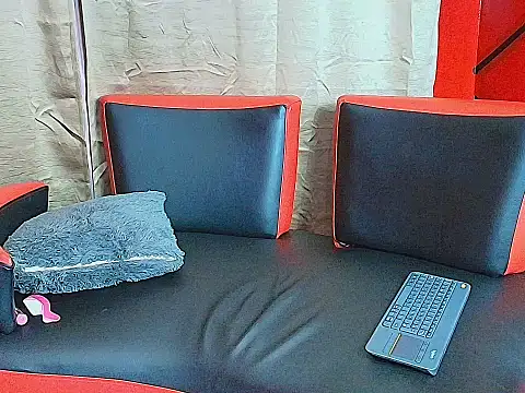 Selenegomezz's cam snapshot