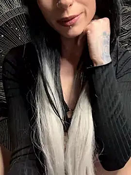 MissMidnightUK live sex cam