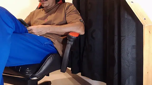 ErosFindomKing live sex cam