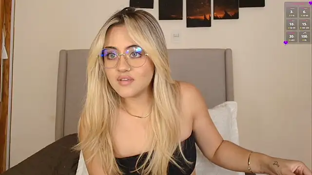 MaryMoon_'s cam snapshot