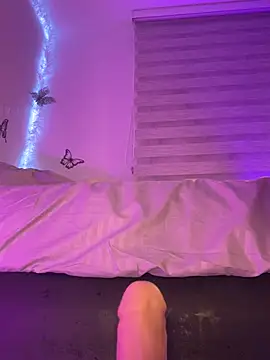 Maddy_Purple's cam snapshot