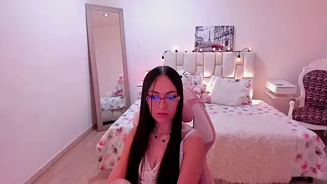 Victoria_Piercee's cam snapshot