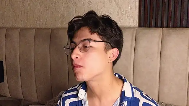 Aaron_Eze live sex cam