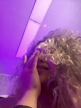 MaddyBelucci's cam snapshot