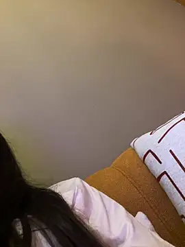 Lola-Bee's cam snapshot