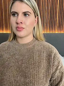 EmiilyAdams_'s cam snapshot