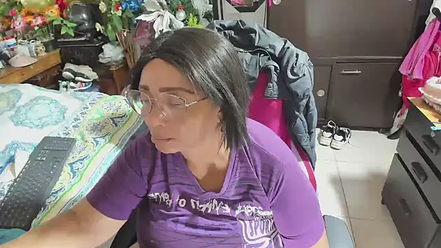 Mrs_mommy_'s cam snapshot