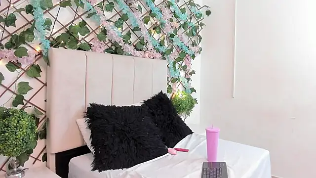 CharlotteBlossom's cam snapshot