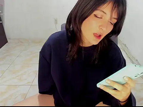 LilyWest19's cam snapshot