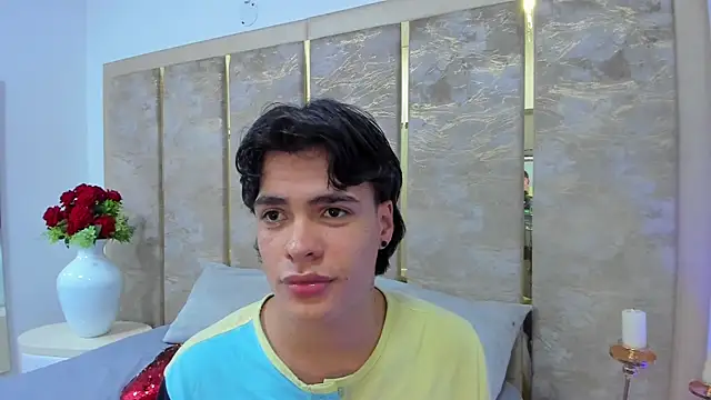 BenitoSaenz live sex cam