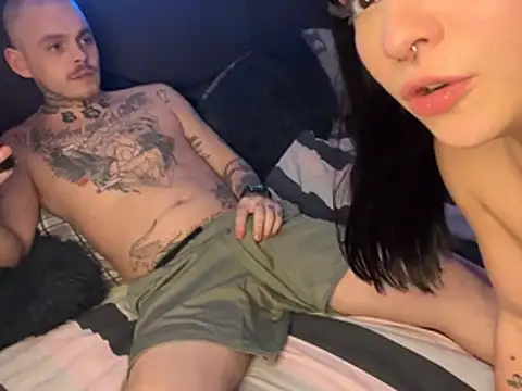sarahChris69 live sex cam