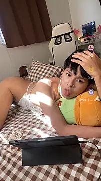 Plaxtique live sex cam