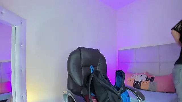 venus_evans_'s cam snapshot