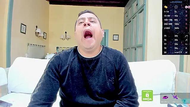 brad_latino's cam snapshot