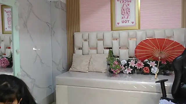 allyssa_bellini_s's cam snapshot