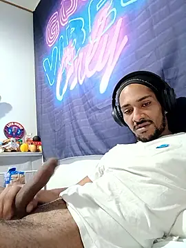 Mikaaa97 live sex cam