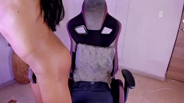 carolinemiller7 live sex cam