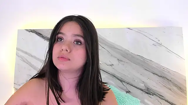 thamiina_'s cam snapshot