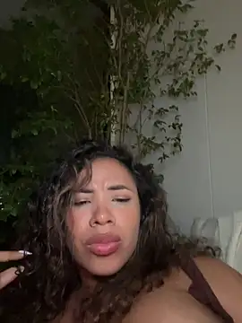 Brunettexio live sex cam