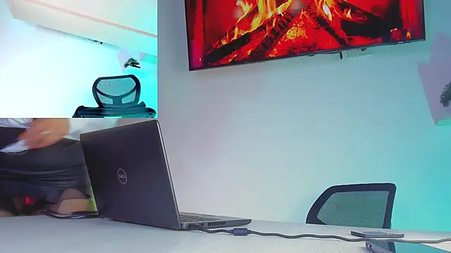 Aixa_hill1's cam snapshot