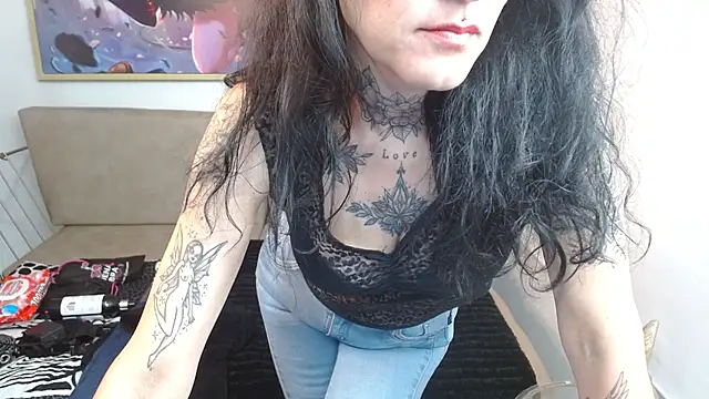 Roxanne_vale's cam snapshot