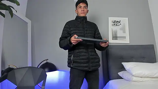 Tylerffoxx live sex cam