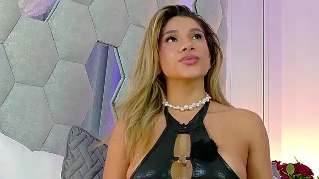 NicoleArmani live sex cam