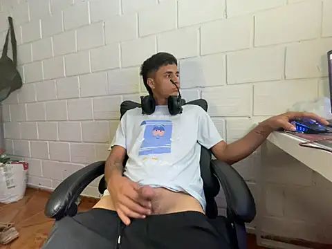 Max_TheHorseDick's cam snapshot