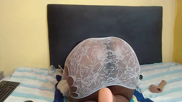 ChubbyBitch26's cam snapshot