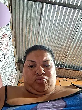 chubby_sexy_big_tits's cam snapshot