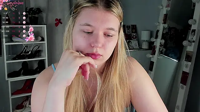 Rebecca_Kelly's cam snapshot