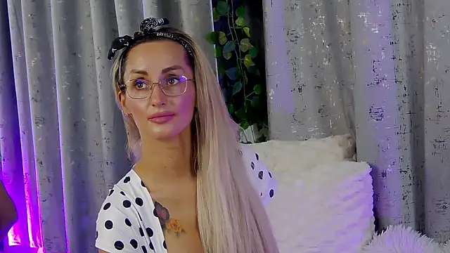 IsabelleEthan's cam snapshot