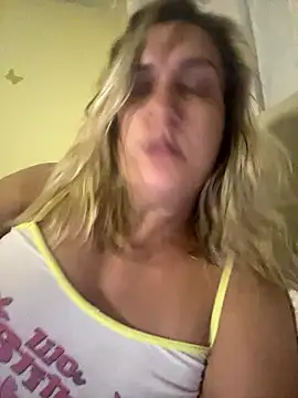 Bia_sexynovaes live sex cam